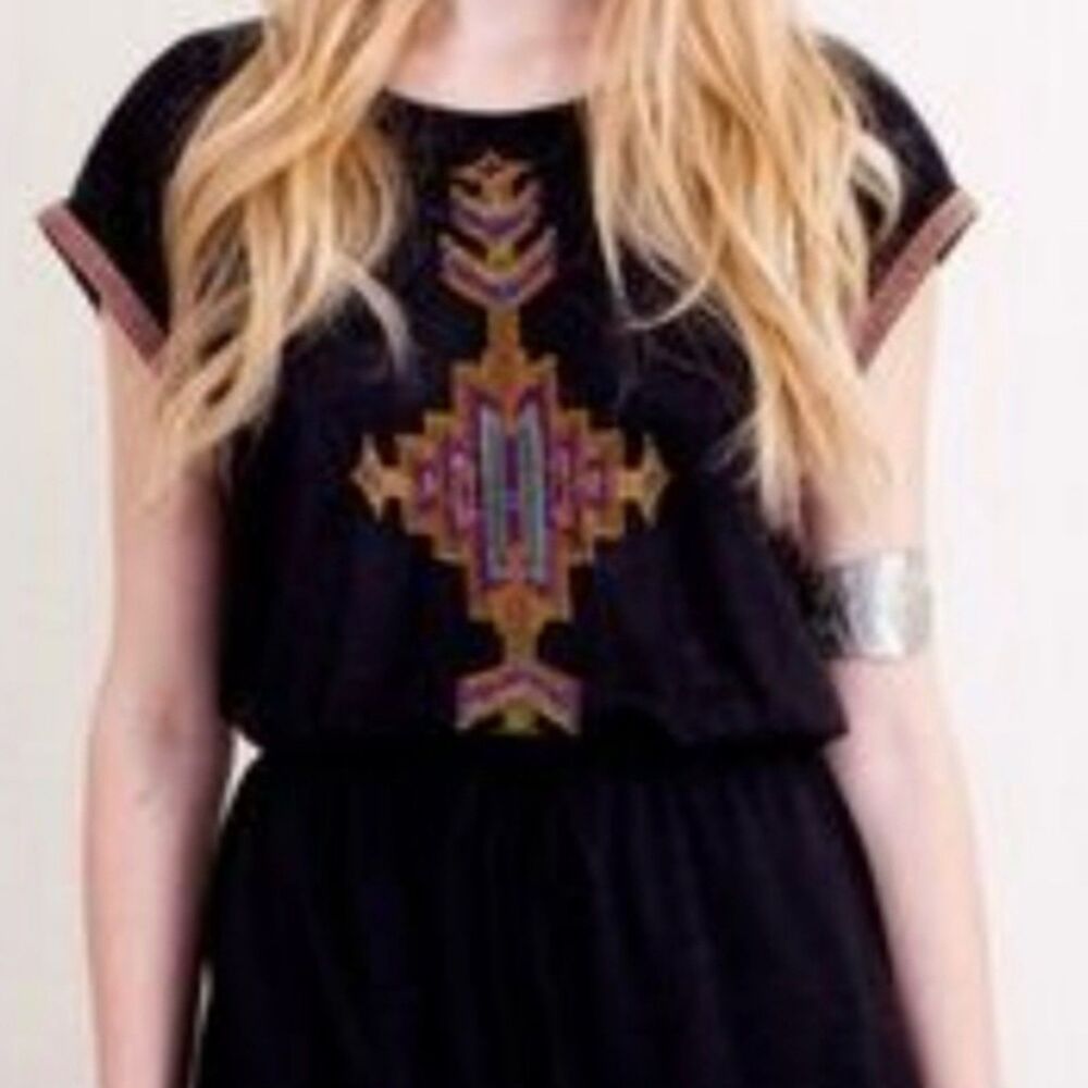 Umgee Black Mini DressBlouse/with Aztec Pattern. Large.